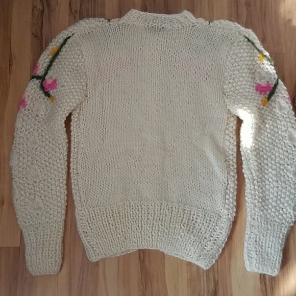 Vintage 60s Sweater With 3D Accented Flowers - Picture 7 of 10